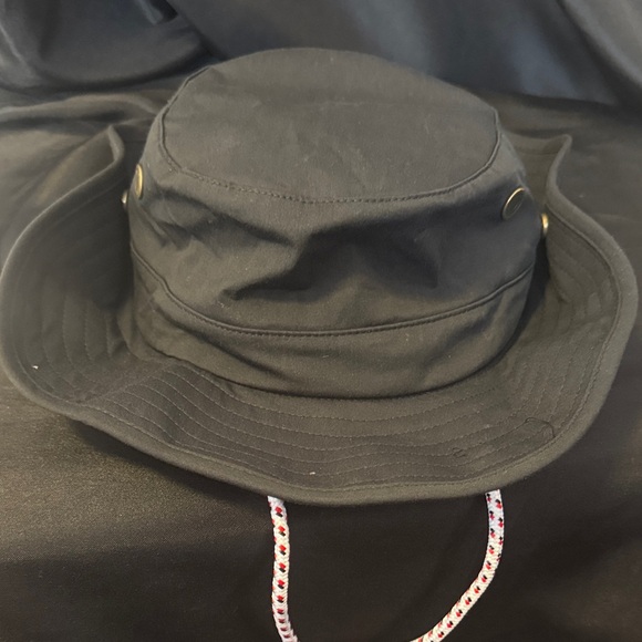 Classic Black Wide Brim Bucket Hat | NWT - Picture 2 of 3